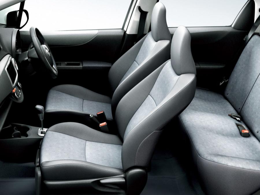  Toyota Vitz 2010 года  (фото 10 из 13)